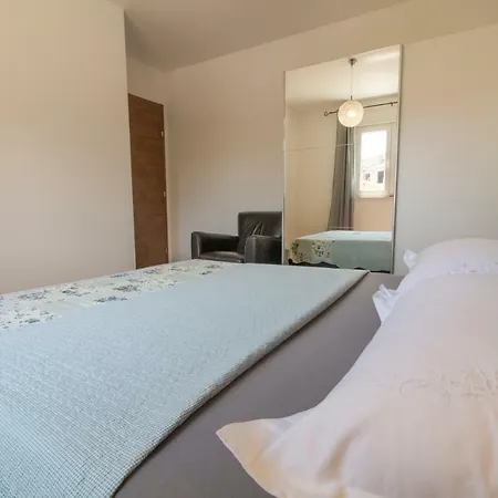 Appartement Apartman S Bazenom U Centru