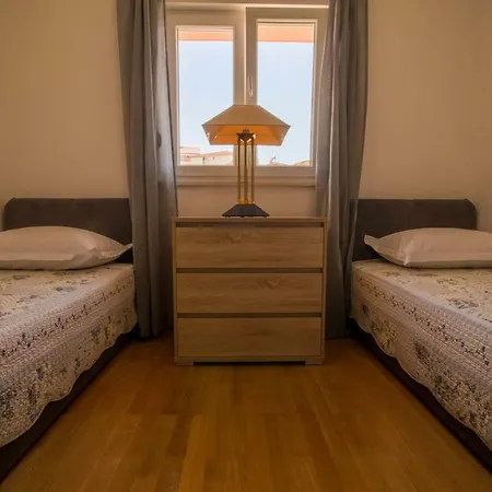 Apartman S Bazenom U Centru Apartamento *