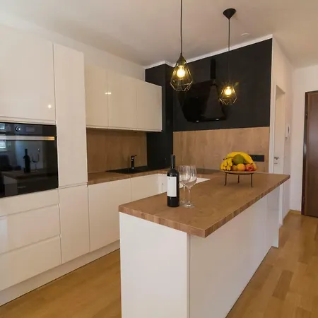 Apartman S Bazenom U Centru *