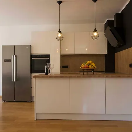 Apartman S Bazenom U Centru *