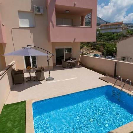 Apartment Apartman S Bazenom U Centru