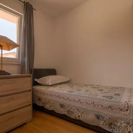 Apartman S Bazenom U Centru