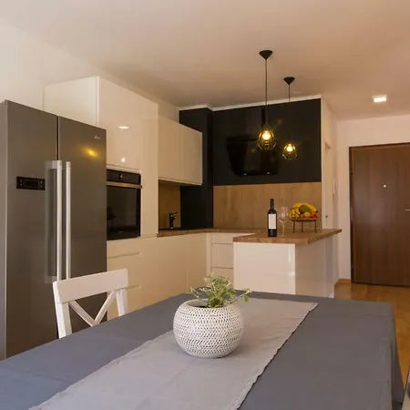 Apartman S Bazenom U Centru