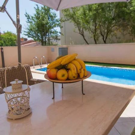 Apartman S Bazenom U Centru * Makarska