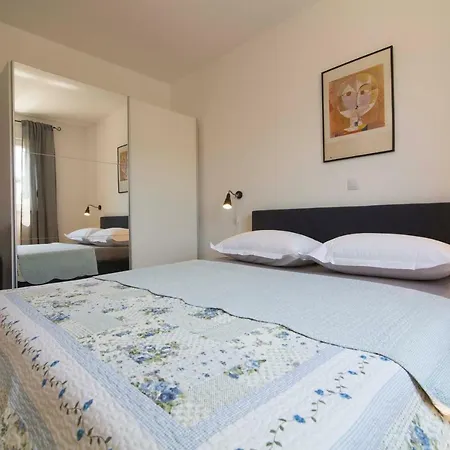 Apartment Apartman S Bazenom U Centru *