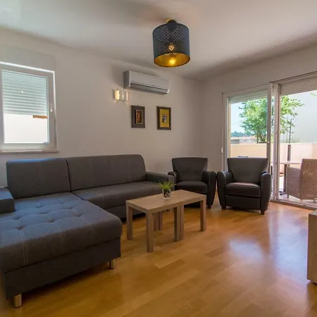 Apartman S Bazenom U Centru